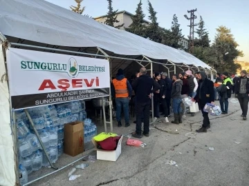 Sungurlu Belediyesi, Hatay’da 10 bin kişilik aşevi kurdu