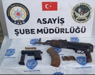 Şüphe üzerine durdurulan araçta kalaşnikof çıktı