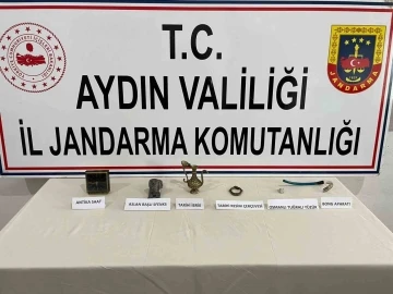 Şüpheli otomobilde, tarihi eserler ele geçirildi
