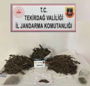 Şüphelilerden 1 kilo 780 gram uyuşturucu ele geçirildi
