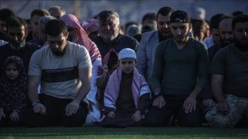 Suriye ordusunun yerinden ettiği siviller, bir bayrama daha evlerinden uzakta girdi