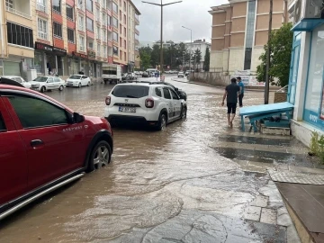 Suşehri’nde yollar göle döndü
