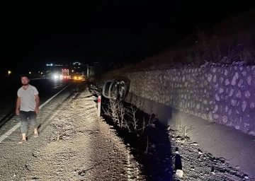 Takla atan otomobil su kanalına düştü
