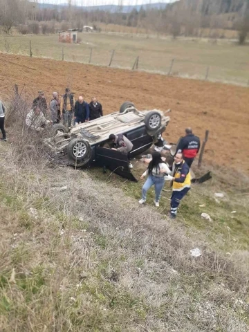 Takla atan otomobilin sürücüsü yaralandı
