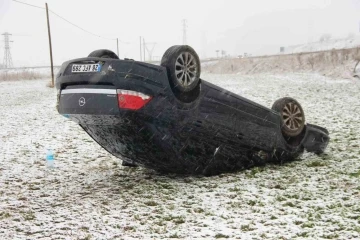 Takla atıp 50 metre sürüklenen aracın sürücüsü kazayı hafif yaralı atlattı
