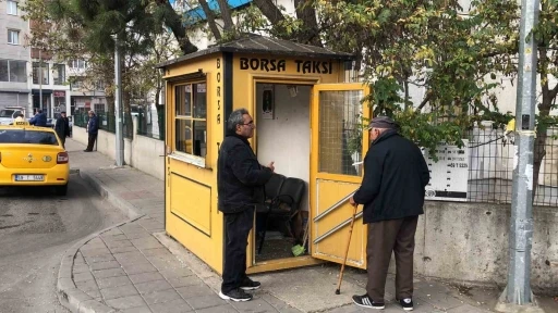 Taksiciden durak camını kıran magandalara tepki
