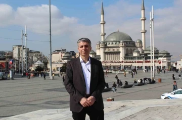 Taksim Camii’nin dijital mahyası asıldı
