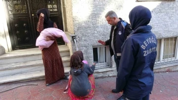 Taksim Camii önü dilenci durağı oldu
