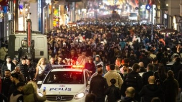 Taksim'de yılbaşı yoğunluğu