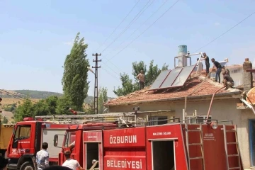 Tandırdan sıçrayan alevler iki ev ve samanlığı yaktı
