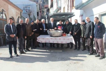 Tarihi camide ’pilav ikramı’ geleneği
