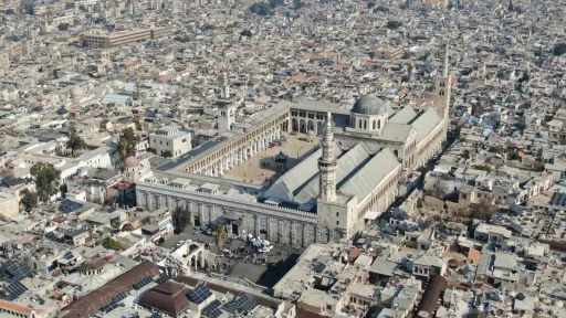 Tarihi Emevi Camii’nde restorasyon öncesi son cuma namazı
