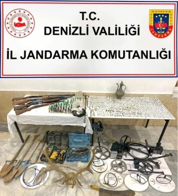 Tarihi eser kaçakçıları jandarma operasyonunda yakalandı
