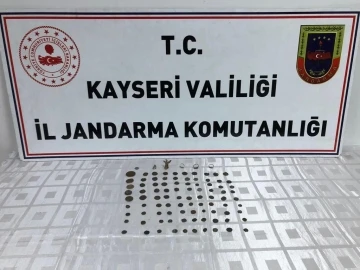 Tarihi eserleri satamadan yakalandı
