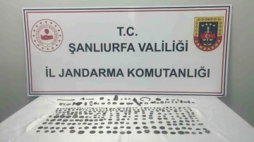 Tarihi eserleri satmaya çalışırken yakalandı
