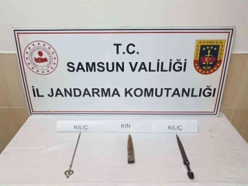 Tarihi eserleri satmaya uğraşırken yakalandı