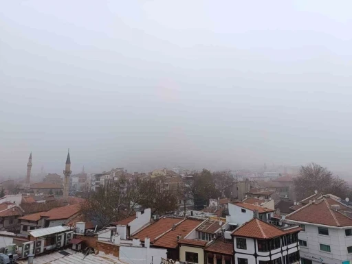 Tarihi Karahisar Kalesi sis nedeniyle gözlerden kayboldu
