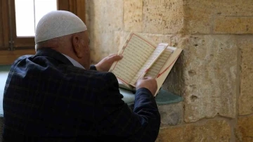 Tarihi medrese, hem ibadet hem de tefekkür alanı oldu
