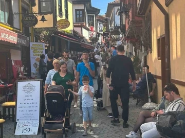 Tarihi Odunpazarı Evleri bayramda ziyaretçi akınına uğradı
