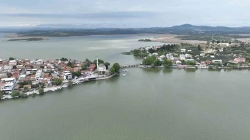 Tarihi ve doğasıyla ünlenen Gölyazı turistleri bekliyor