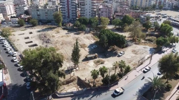 Tarsus’a kent meydanı kazandırılıyor
