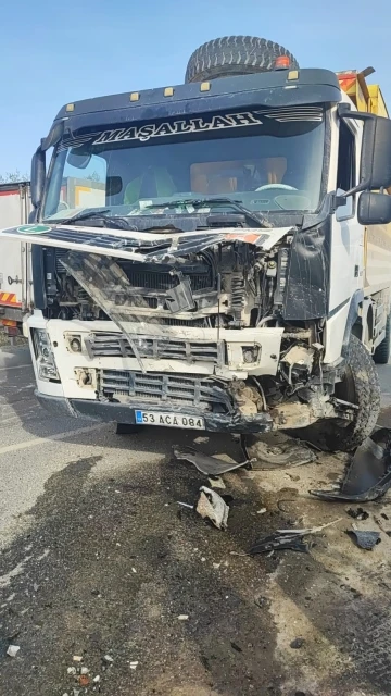 Trafik kazası: 1 ölü, 1 yaralı