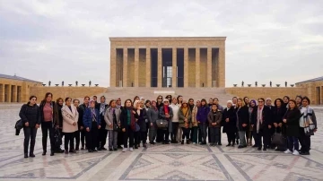 Tarsuslu kadınlar, Kadın Hakları Günü’nde Anıtkabir’i ziyaret etti
