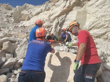 Sınırdan geçmeye çalışırken taş ocağına düşen kaçak göçmeni AFAD kurtardı