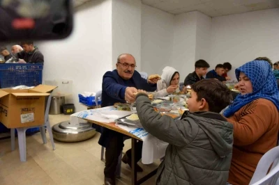 Taşköprü Belediye Başkanı Arslan, ilk orucunu vatandaşlarla açtı
