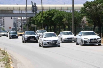 Tatilcilerin dönüş yolunda trafik yoğunluğu başladı
