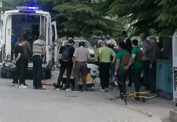 Tavşanlı’da motosiklet ile bisiklet çarpıştı: 3 yaralı
