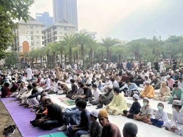 Tayland’da bayram namazına yoğun ilgi
