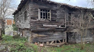 Tehlike saçan metruk binalar yıkılıyor
