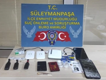 Tekirdağ’da ehliyet sınavı için kamera ve mikrofonlu düzenek kuran kopyacılar yakalandı
