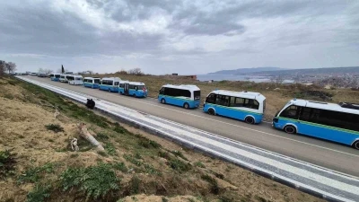 Tekirdağ’da onlarca minibüs belediye önünde kontak kapattı
