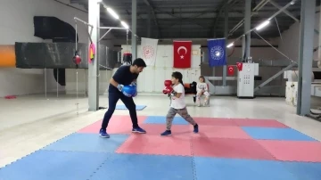 Yüzlerce öğrenci kış spor okulunda eğitim alıyor