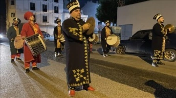 Tekirdağ'da vatandaşlar mehter takımının çaldığı marşla sahura uyandırıldı