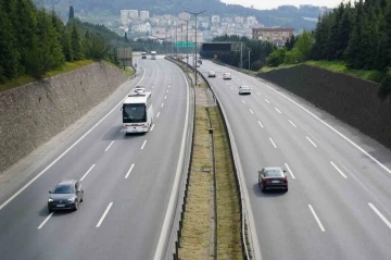 TEM’de trafik bayram tatilinin 2’nci gününde akıcı seyrediyor
