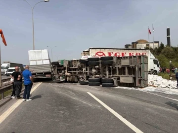 TEM otoyolunda büyük kaza, yol trafiğe kapandı