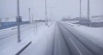 Tendürek Geçidi kar ve tipi nedeniyle ulaşıma kapatıldı
