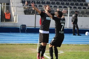 TFF 3. Lig: Efeler 09 SFK: 5 - Niğde Anadolu FK: 1
