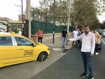 Ticari taksi çukura düştü, şoför isyan etti
