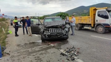 TIR'a çarpan cipin sürücüsü yaralandı