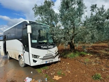 Bursa'da TIR ile servis minibüsü çarpıştı: 5 yaralı