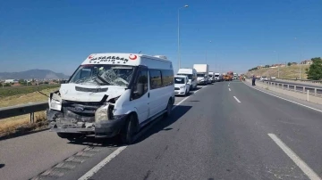 TIR'dan dökülen malzeme zincirlemeye kazaya neden oldu: 11 yaralı