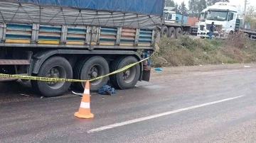 Tırın altında kalan motosiklet sürücüsü hayatını kaybetti
