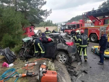 Tırın biçtiği otomobildeki ölü sayısı 4’e yükseldi