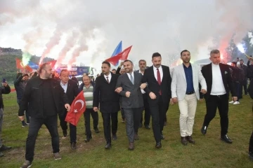 Tıskaoğlu, &quot;Bu sevginin yazamayacağı hiçbir tarih yok&quot;
