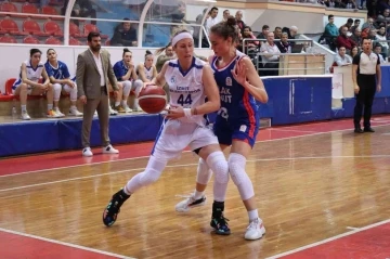 İzmit Belediyespor karşılaşmayı 93-81 kazandı