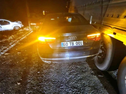 Tokat Belediye Başkanı Yazıcıoğlu’nun bulunduğu makam aracı zincirleme trafik  kazasına karıştı
